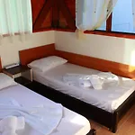 2 Kitarat Bb Oda ve Kahvaltı 3*