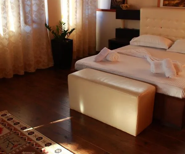 Bed & Breakfast 2 Kitarat Bb Vlorë