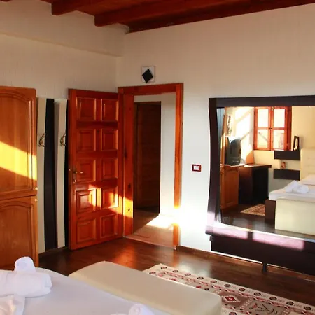 2 Kitarat Bb 3* Vlorë