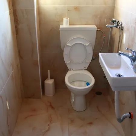 2 Kitarat Bb Bed & Breakfast Vlorë