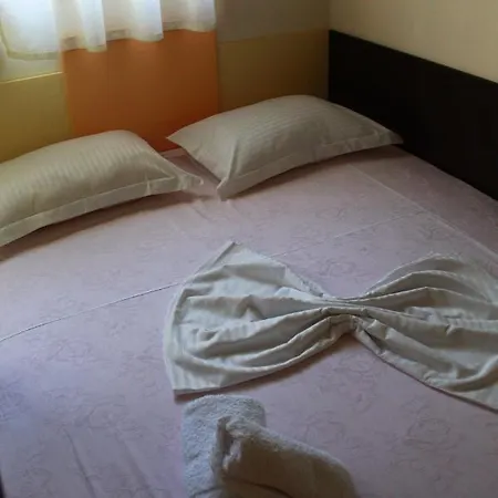 2 Kitarat Bb 3* Vlorë