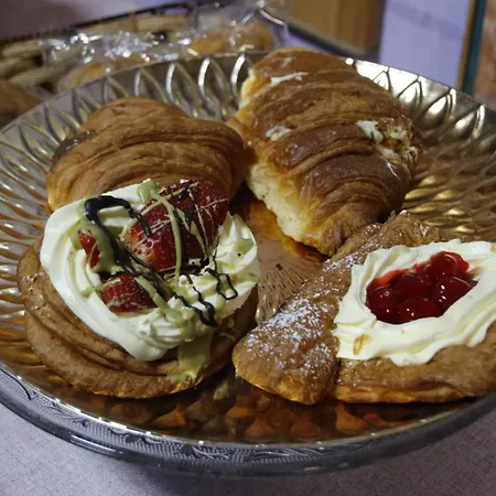 2 Kitarat Bb Frühstückspension 3*