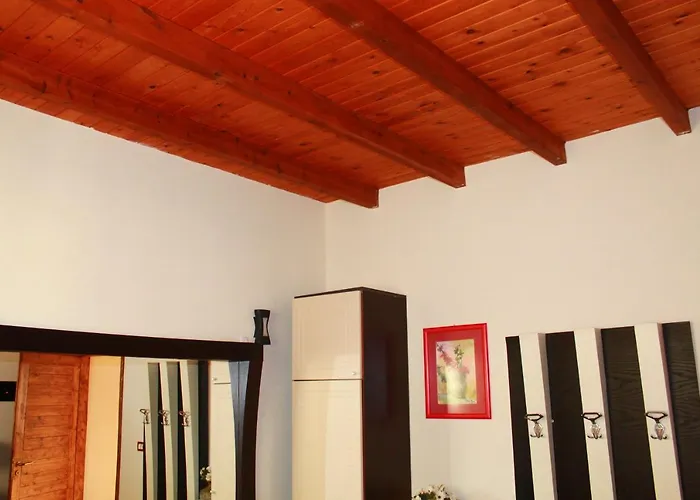 2 Kitarat Bb Frühstückspension Vlorë