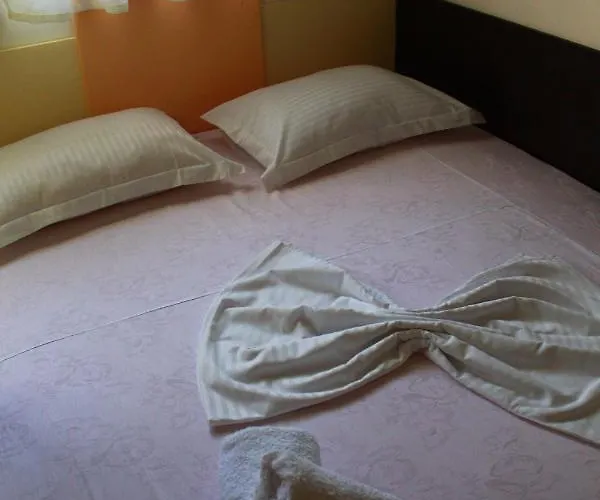 2 Kitarat Bb 3* Vlorë