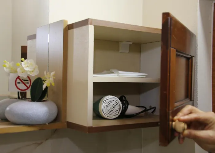 2 Kitarat Bb Frühstückspension Vlorë